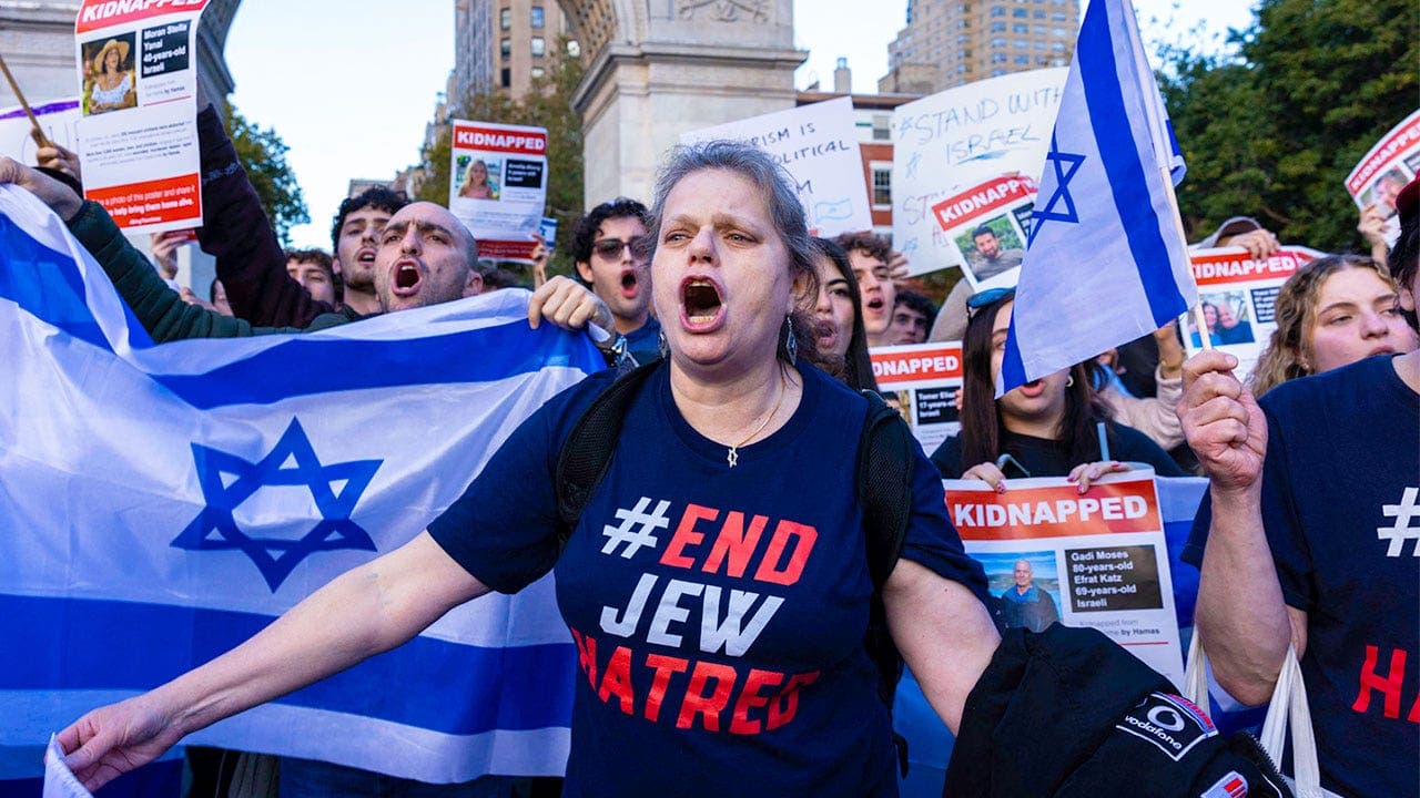 EGGCOP Is Running LinkedIn Bait Against Israeli Users. The Tradecraft Tells You Where It Lives.